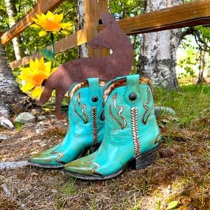 Beautiful NEW Corral Western Boots. Size 8. Never worn.